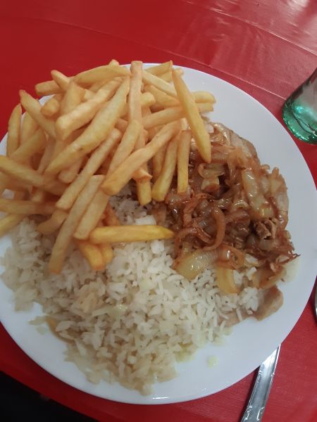 BIFE DE PERÚ DE CEBOLADA